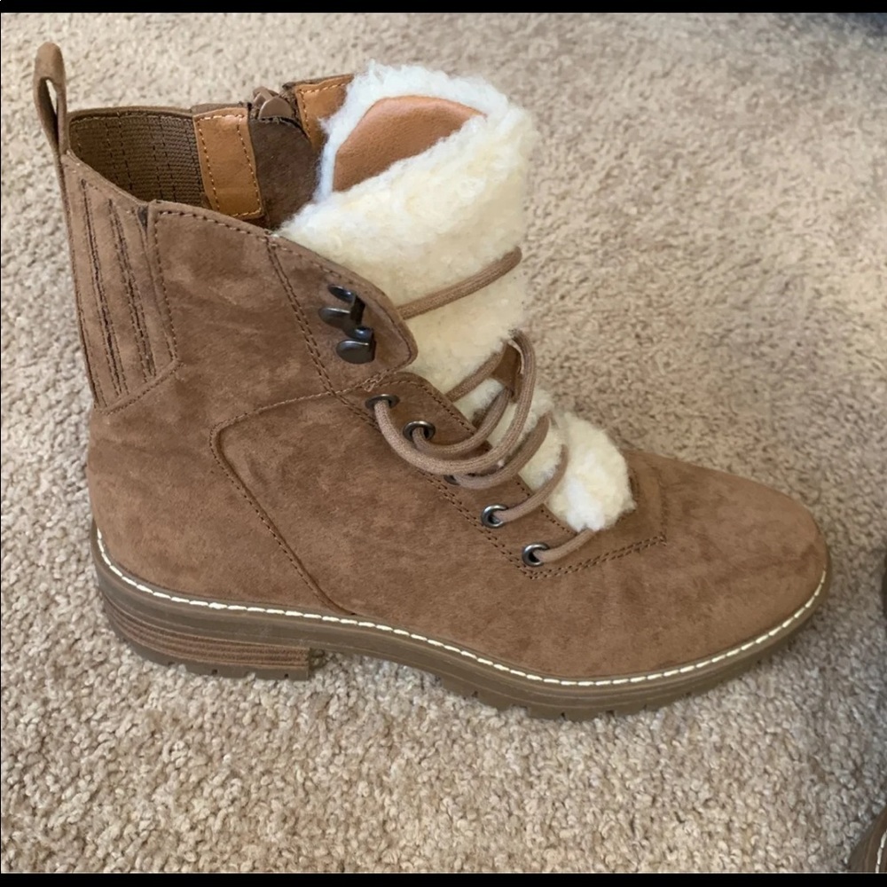 Boots - Picture 3 of 6